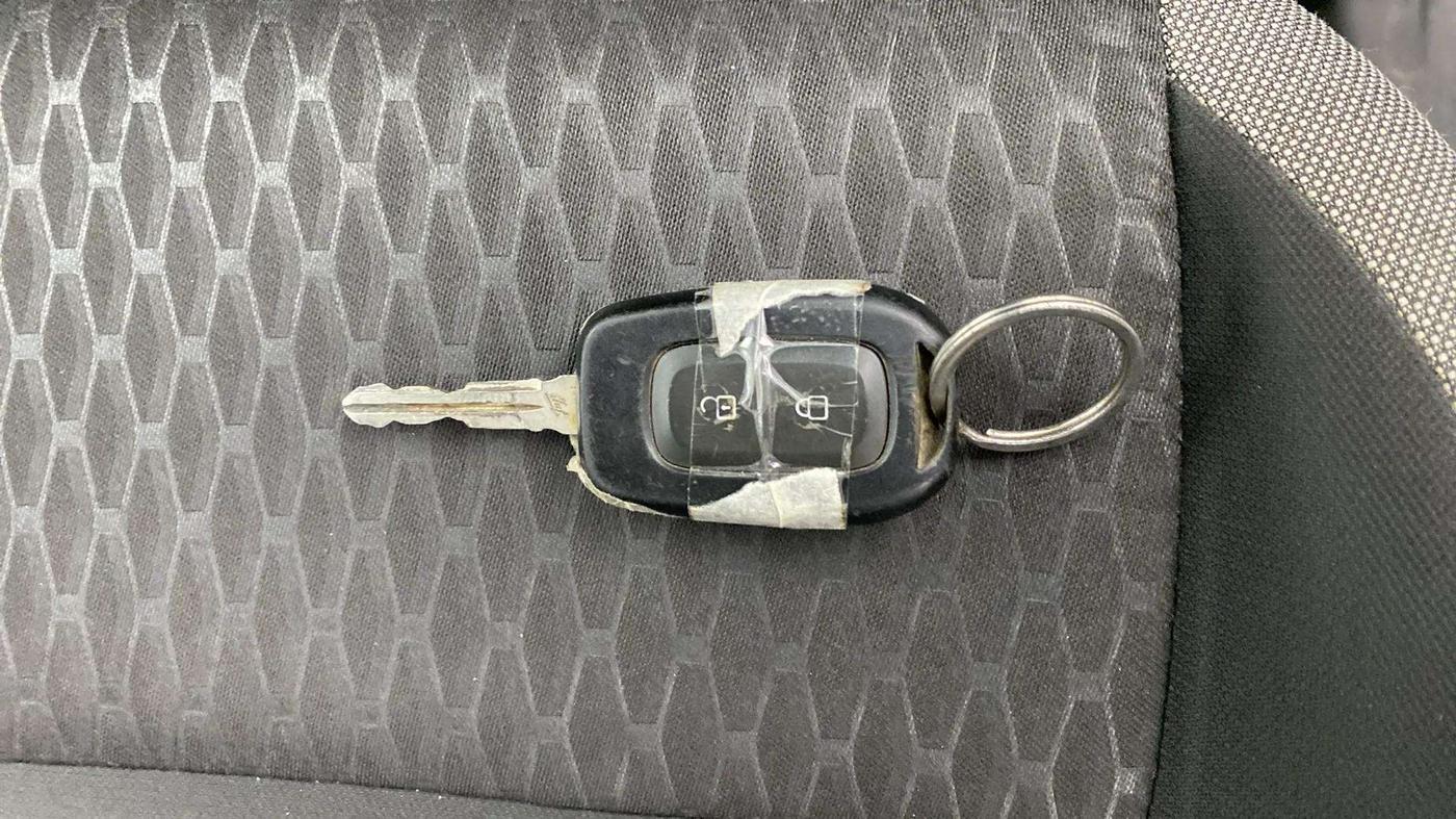 2023 Nissan MAGNITE XE, Petrol, Manual, 10,113 km, Key Close Up
