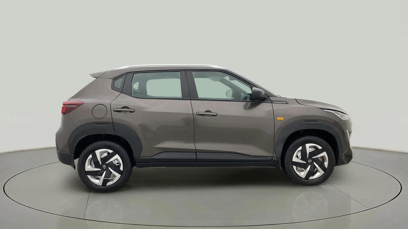 2023 Nissan MAGNITE XE, Petrol, Manual, 10,113 km, Right Side View