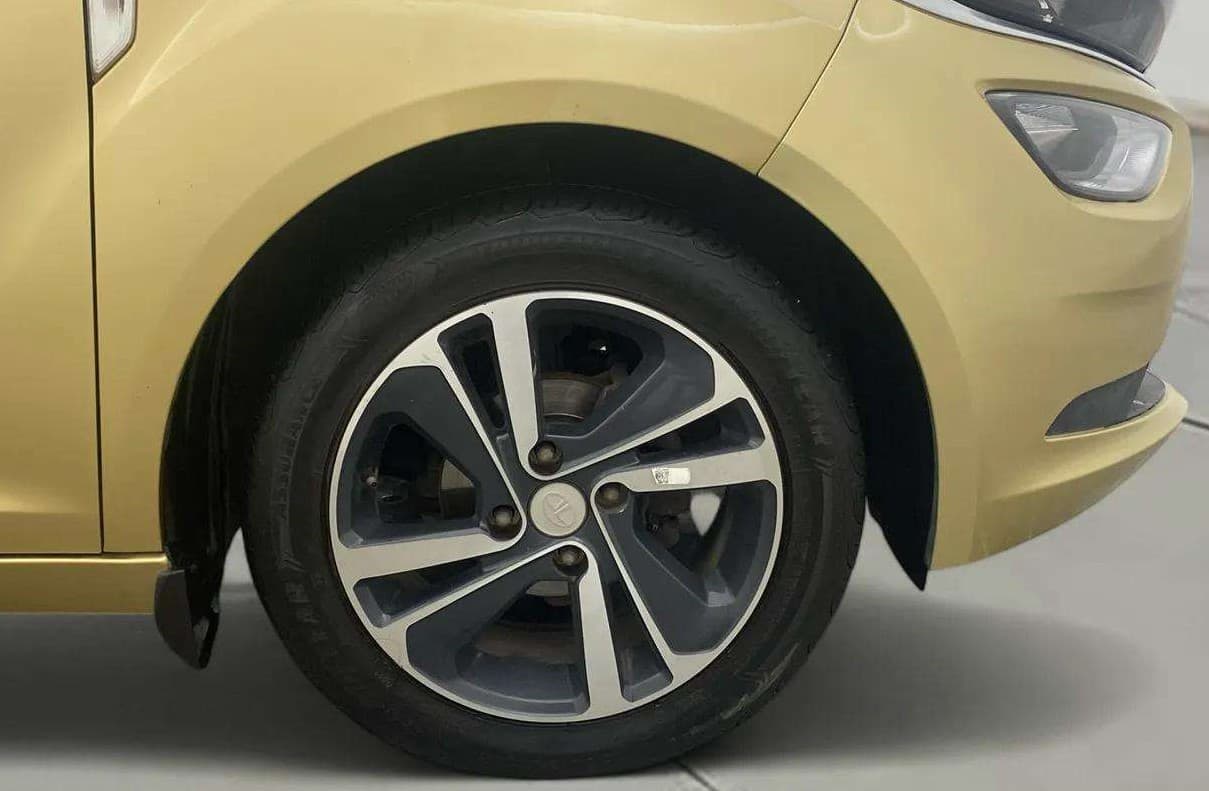 2021 Tata ALTROZ XZ PLUS PETROL, Petrol, Manual, 40,492 km, Right Front Wheel