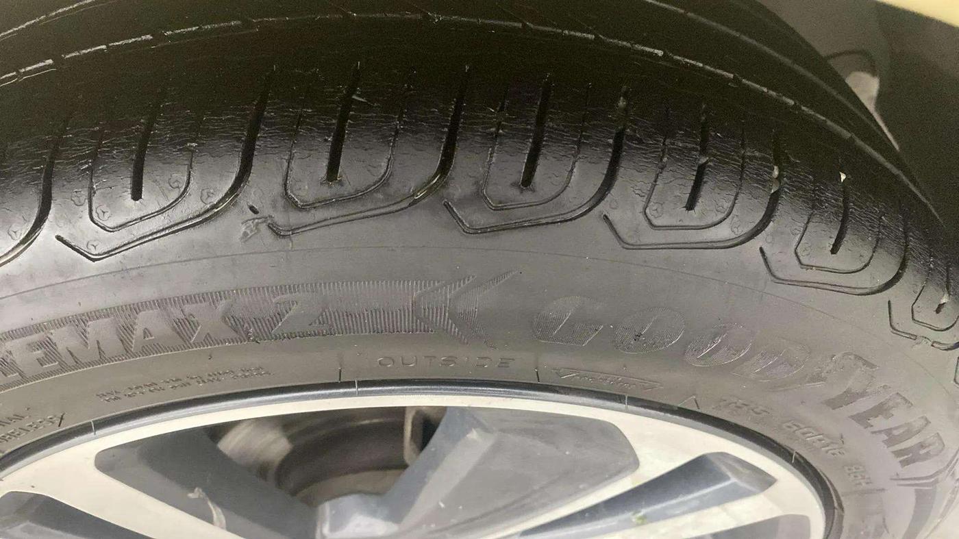 2021 Tata ALTROZ XZ PLUS PETROL, Petrol, Manual, 40,492 km, Right Front Tyre Tread