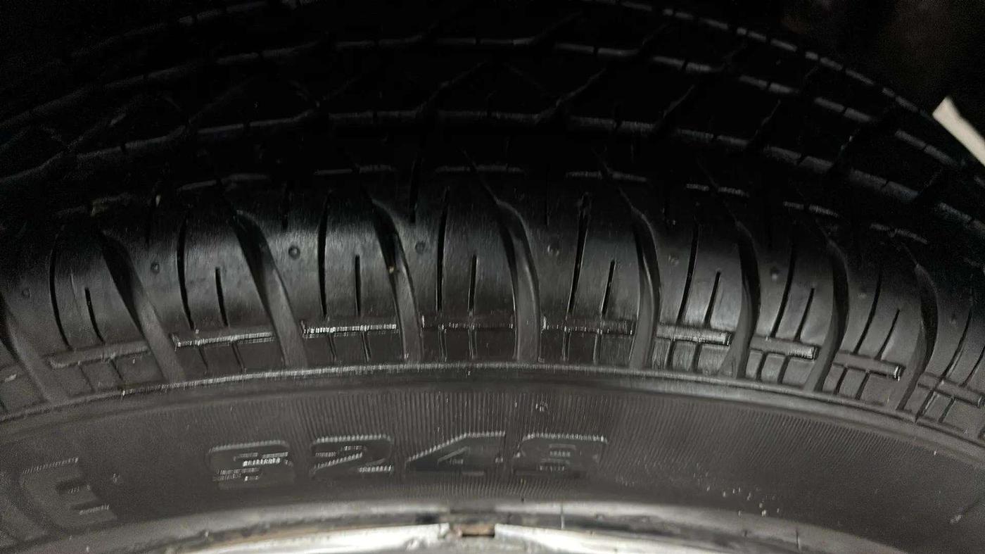 2015 Maruti Swift Dzire VXI, Petrol, Manual, 79,086 km, Left Rear Tyre Tread