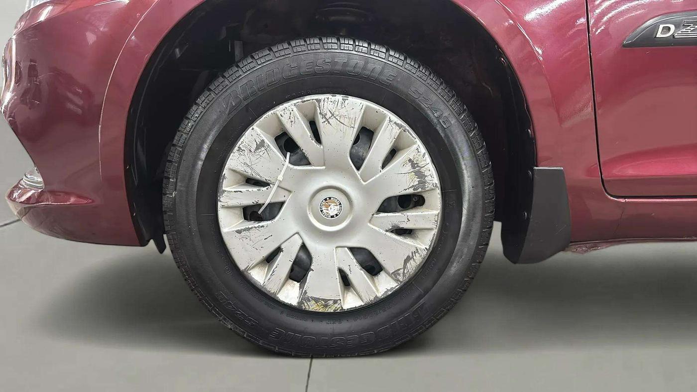 2015 Maruti Swift Dzire VXI, Petrol, Manual, 79,086 km, Left Front Wheel