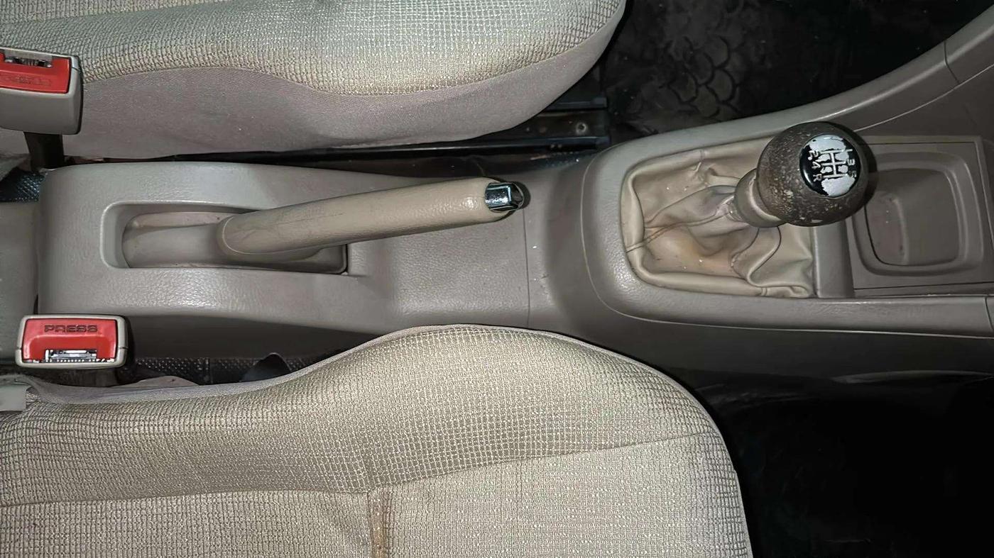 2015 Maruti Swift Dzire VXI, Petrol, Manual, 79,086 km, Gear Lever