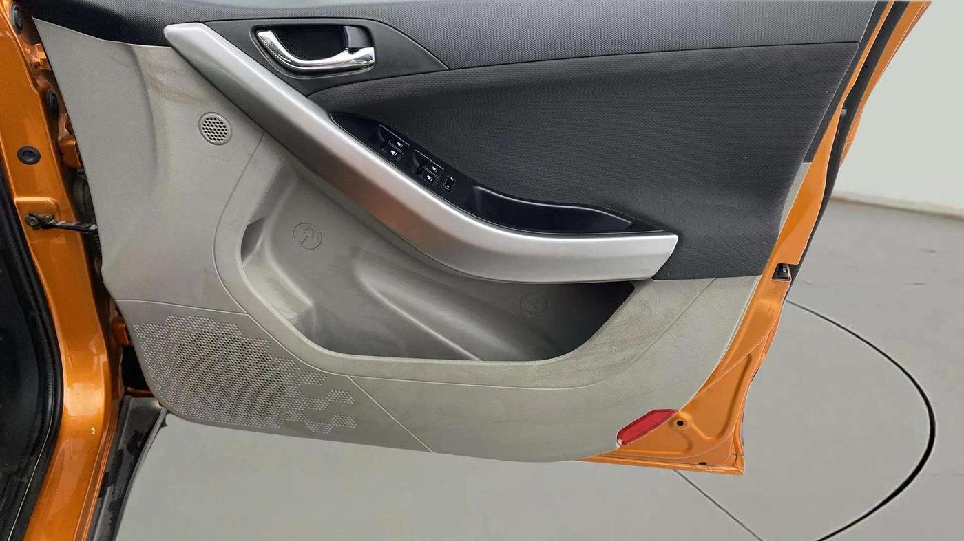 2018 Tata NEXON XZA PLUS PETROL, Petrol, Automatic, 78,271 km, Driver Side Door Panels Control