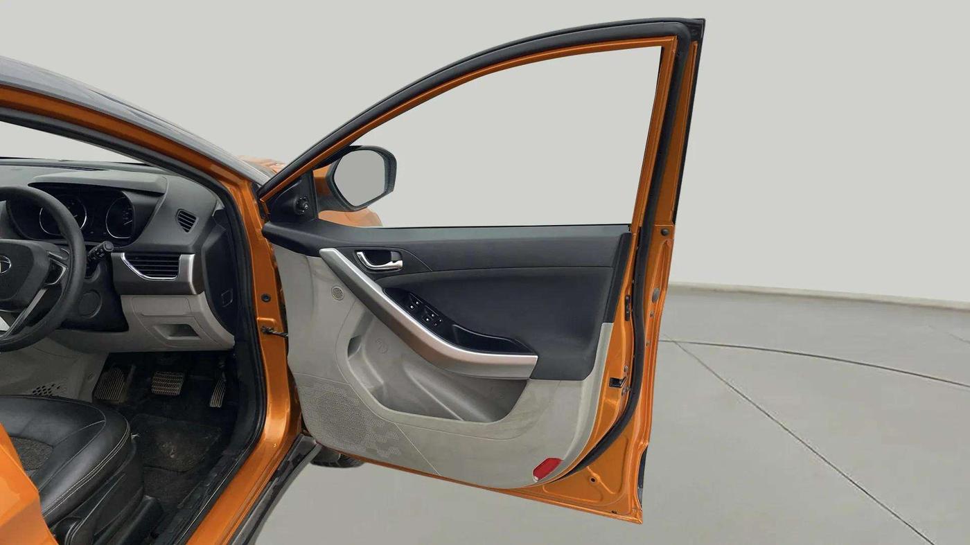 2018 Tata NEXON XZA PLUS PETROL, Petrol, Automatic, 78,271 km, RHS Front Door