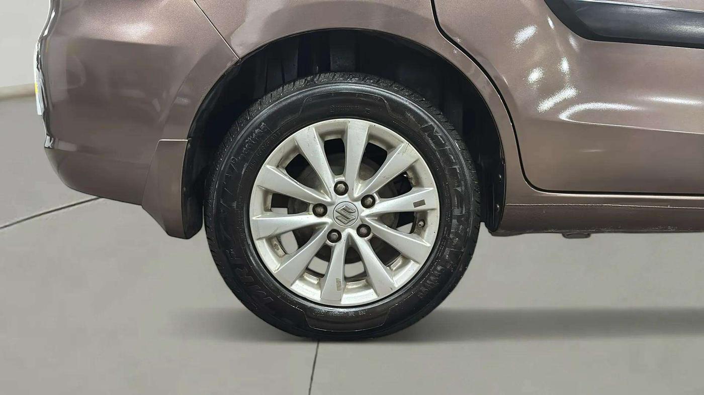 2015 Maruti Ertiga ZXI, Petrol, Manual, 57,470 km, Right Rear Wheel