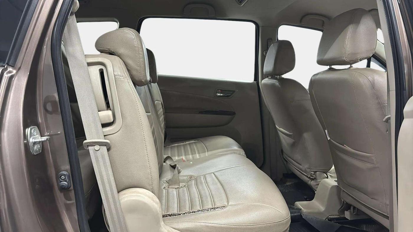 2015 Maruti Ertiga ZXI, Petrol, Manual, 57,470 km, Right Side Rear Door Cabin