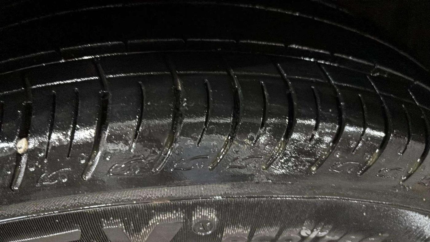 2015 Maruti Ertiga ZXI, Petrol, Manual, 57,470 km, Right Front Tyre Tread