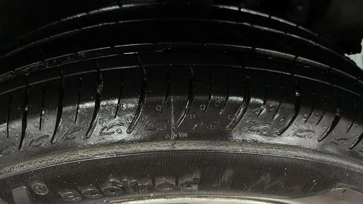 2015 Maruti Ertiga ZXI, Petrol, Manual, 57,470 km, Left Rear Tyre Tread