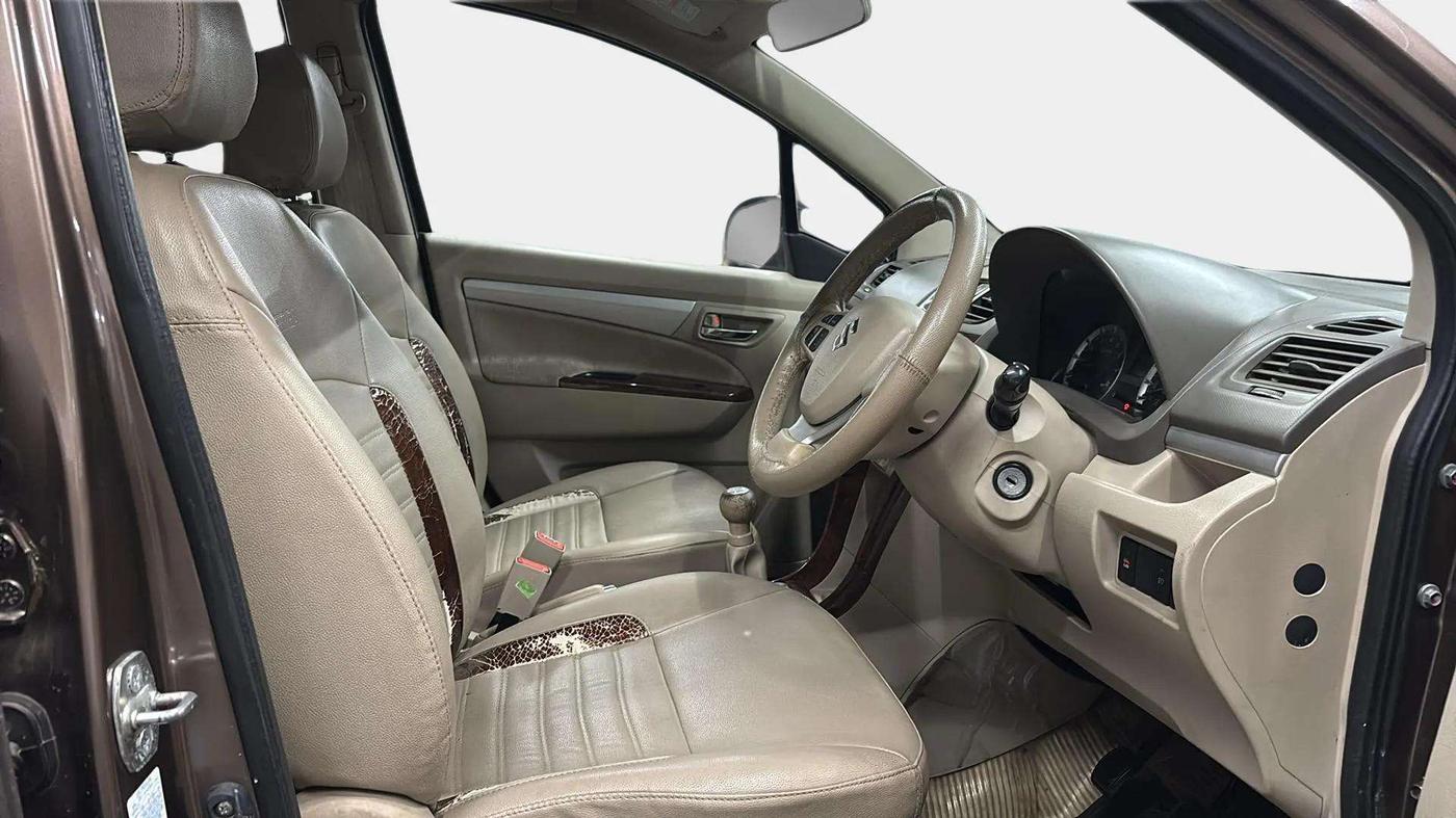 2015 Maruti Ertiga ZXI, Petrol, Manual, 57,470 km, Right Side Front Door Cabin