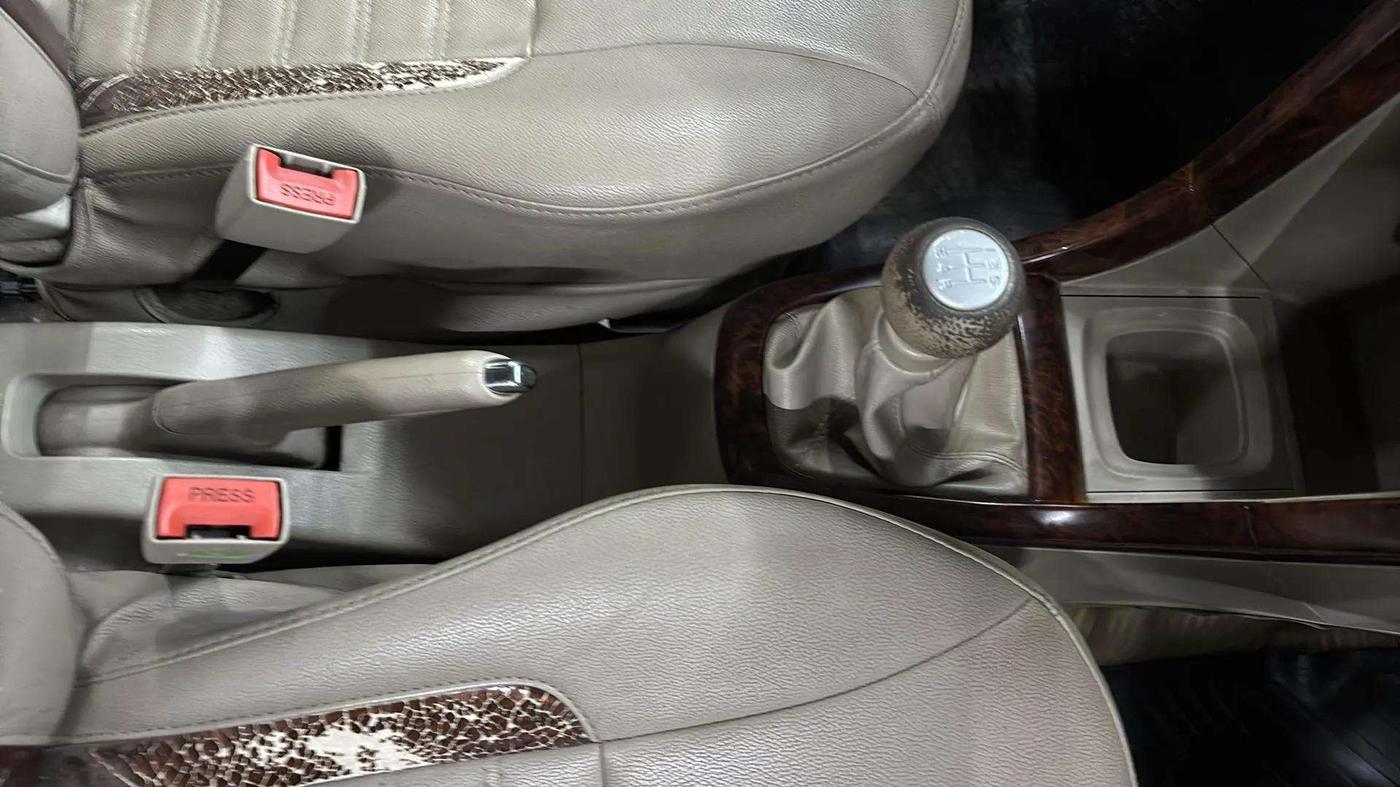 2015 Maruti Ertiga ZXI, Petrol, Manual, 57,470 km, Gear Lever