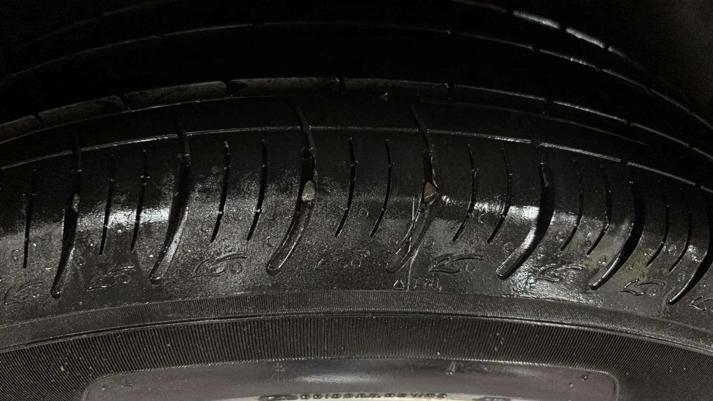 2015 Maruti Ertiga ZXI, Petrol, Manual, 57,470 km, Right Rear Tyre Tread