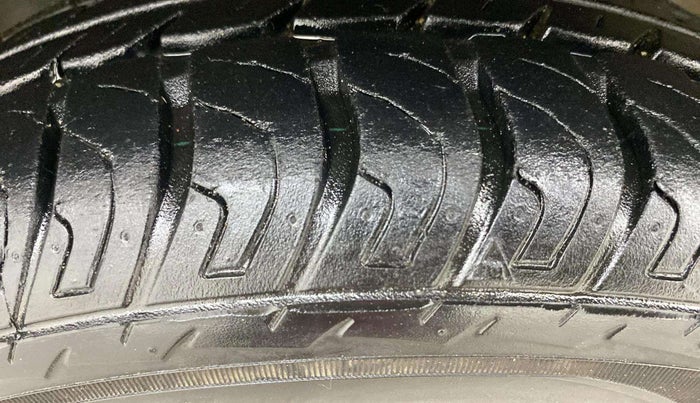 2017 Maruti Wagon R 1.0 VXI AMT, Petrol, Automatic, 27,670 km, Left Front Tyre Tread