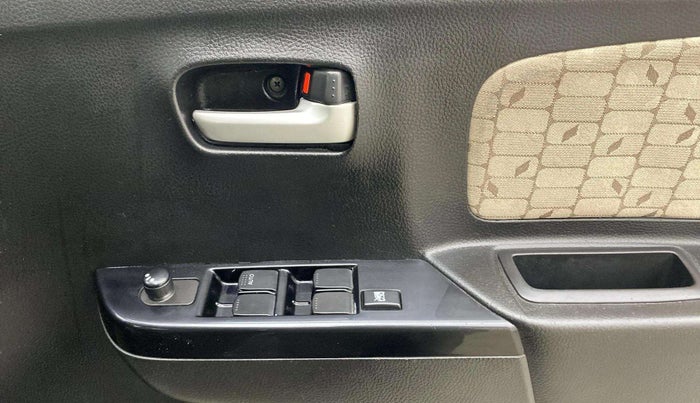 2017 Maruti Wagon R 1.0 VXI AMT, Petrol, Automatic, 27,670 km, Driver Side Door Panels Control