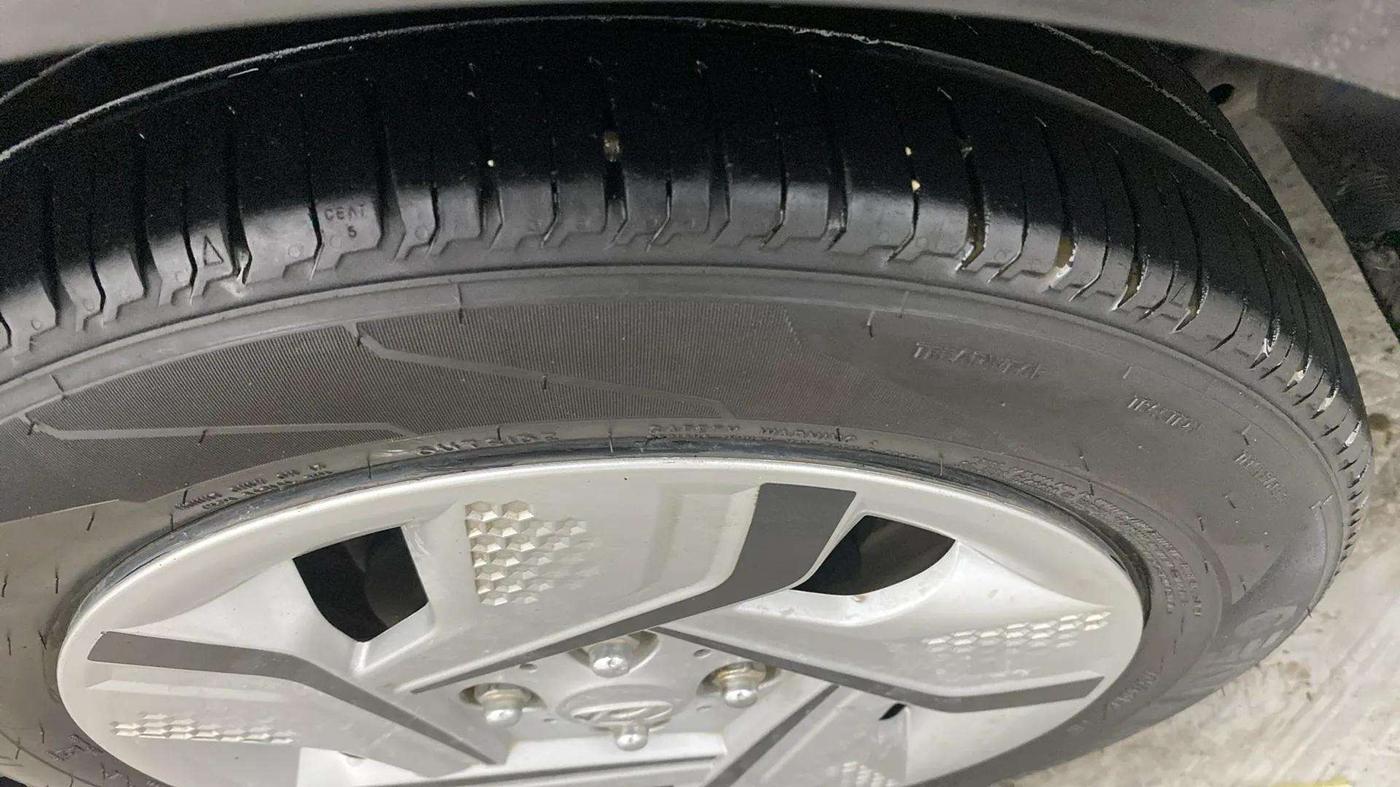 2020 Hyundai AURA S 1.2 AMT, Petrol, Automatic, 36,617 km, Right Rear Tyre Tread