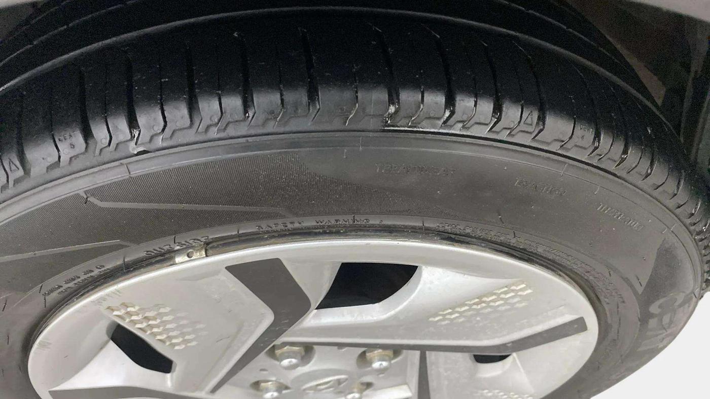 2020 Hyundai AURA S 1.2 AMT, Petrol, Automatic, 36,617 km, Left Front Tyre Tread