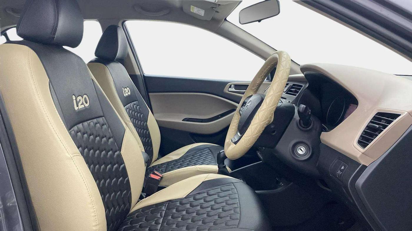 2020 Hyundai Elite i20 SPORTZ PLUS 1.2, Petrol, Manual, 36,893 km, Right Side Front Door Cabin