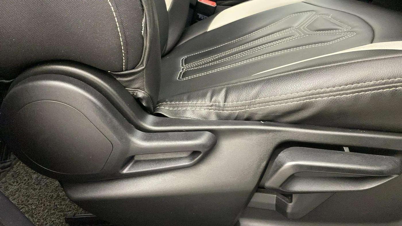 2023 Tata NEXON CREATIVE + SUNROOF 1.5 DIESEL, Diesel, Manual, 32,426 km, Driver Side Adjustment Panel