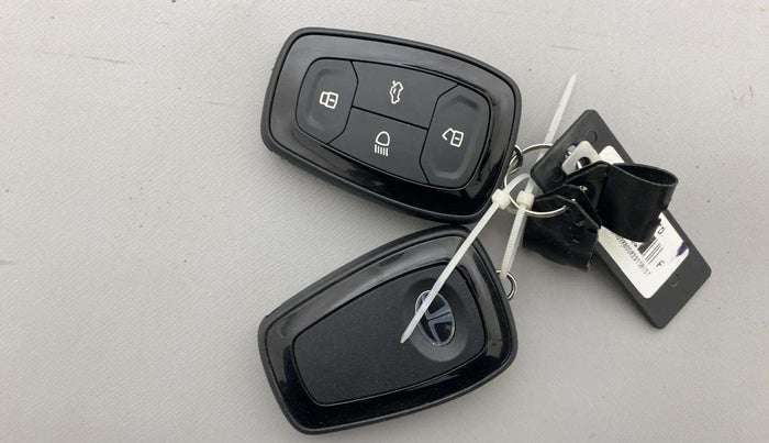 2023 Tata NEXON CREATIVE + SUNROOF 1.5 DIESEL, Diesel, Manual, 31,959 km, Key Close Up