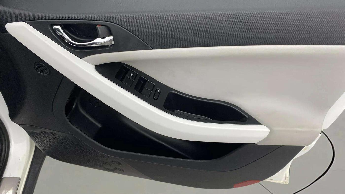 2023 Tata NEXON CREATIVE + SUNROOF 1.5 DIESEL, Diesel, Manual, 32,426 km, Driver Side Door Panels Control