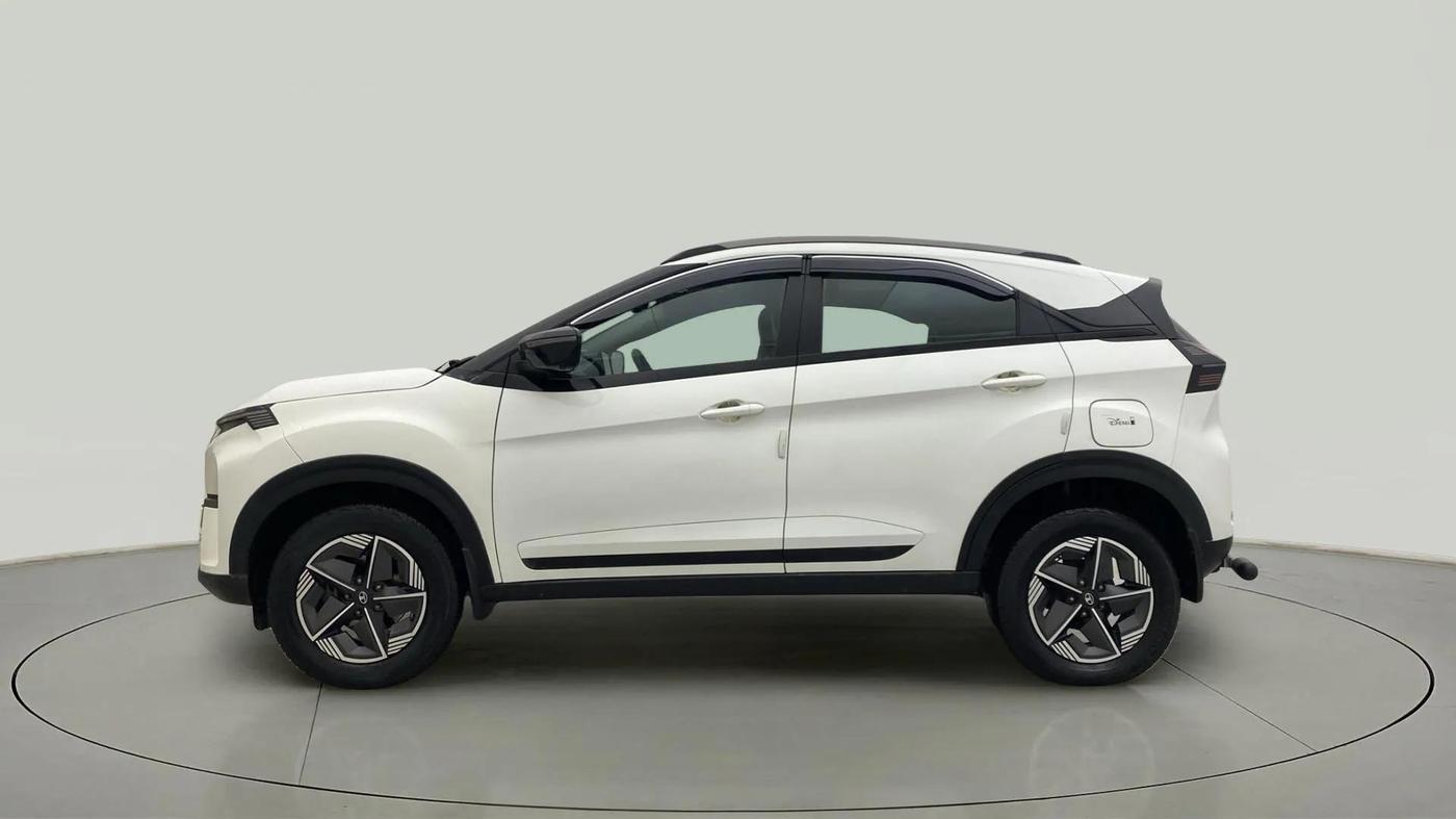 2023 Tata NEXON CREATIVE + SUNROOF 1.5 DIESEL, Diesel, Manual, 32,426 km, Left Side