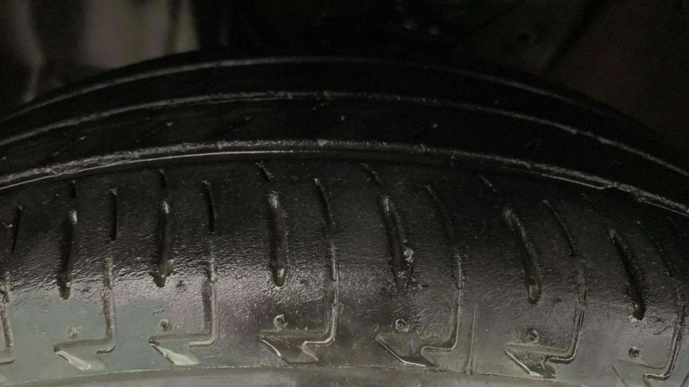 2022 Maruti IGNIS ZETA 1.2 AMT, Petrol, Automatic, 26,745 km, Left Front Tyre Tread