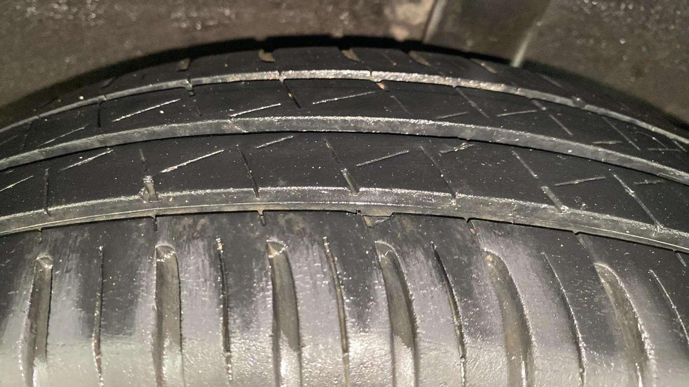 2022 Renault Kwid RXT 1.0 AMT, Petrol, Automatic, 30,478 km, Left Rear Tyre Tread