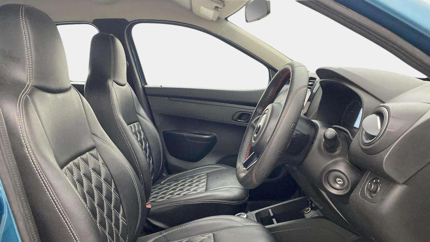 2022 Renault Kwid RXT 1.0 AMT, Petrol, Automatic, 30,478 km, Right Side Front Door Cabin