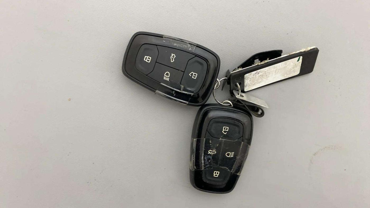 2023 Tata ALTROZ XZ PETROL, Petrol, Manual, 26,669 km, Key Close Up