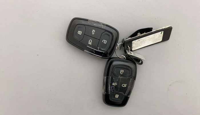 2023 Tata ALTROZ XZ PETROL, Petrol, Manual, 26,621 km, Key Close Up