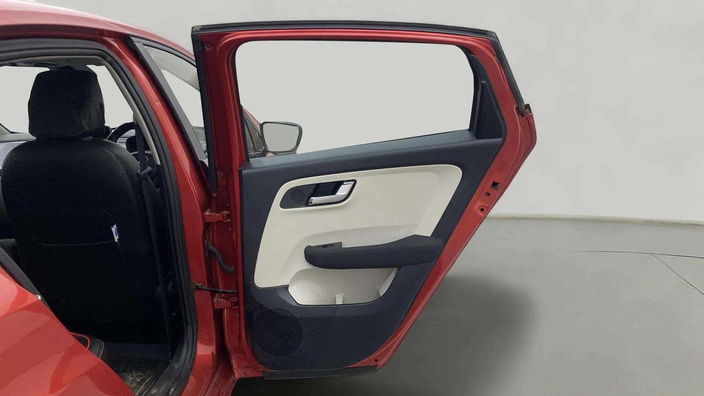 2023 Tata ALTROZ XZ PETROL, Petrol, Manual, 26,669 km, RHS Rear Door