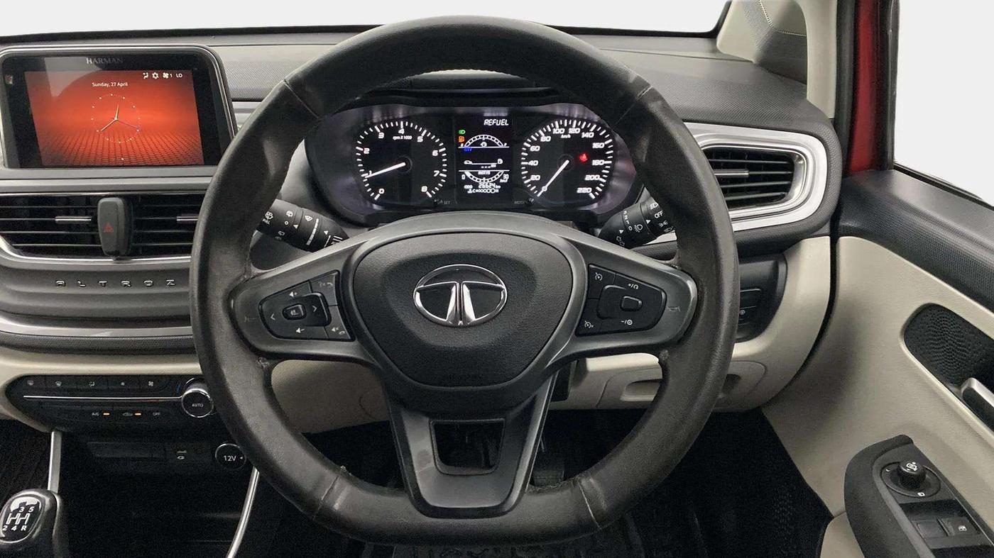 2023 Tata ALTROZ XZ PETROL, Petrol, Manual, 26,669 km, Steering Wheel Close Up