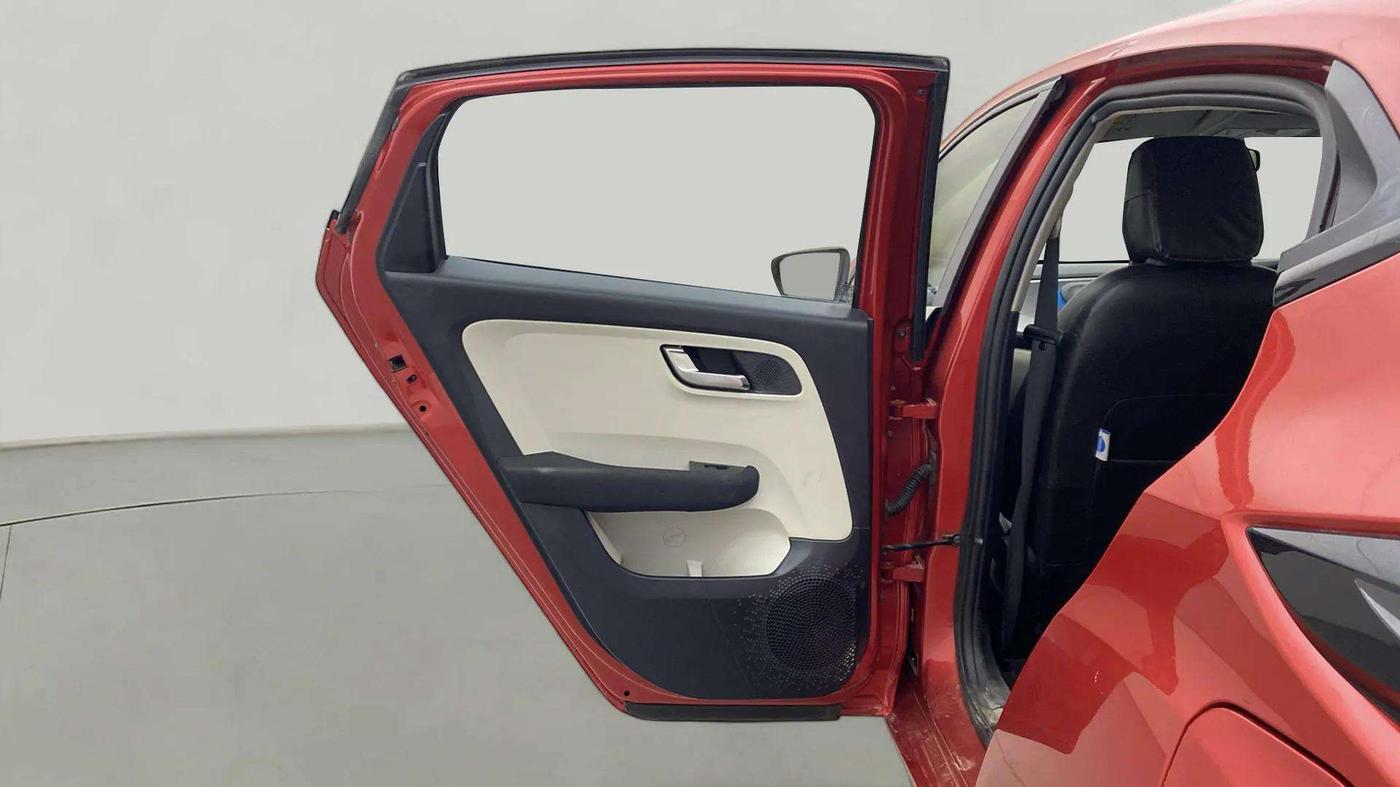 2023 Tata ALTROZ XZ PETROL, Petrol, Manual, 26,669 km, LHS Rear Door