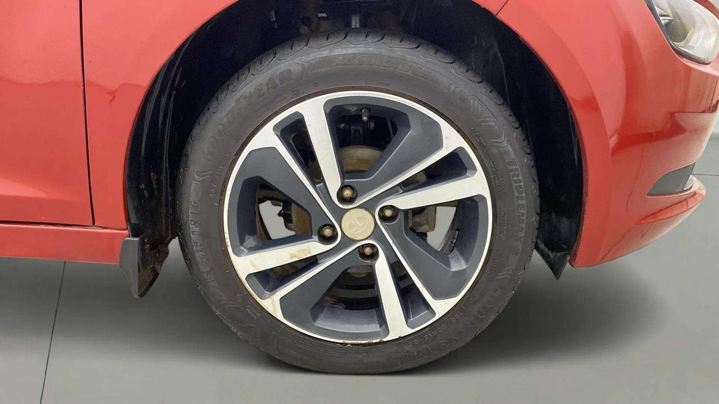 2023 Tata ALTROZ XZ PETROL, Petrol, Manual, 26,669 km, Right Front Wheel