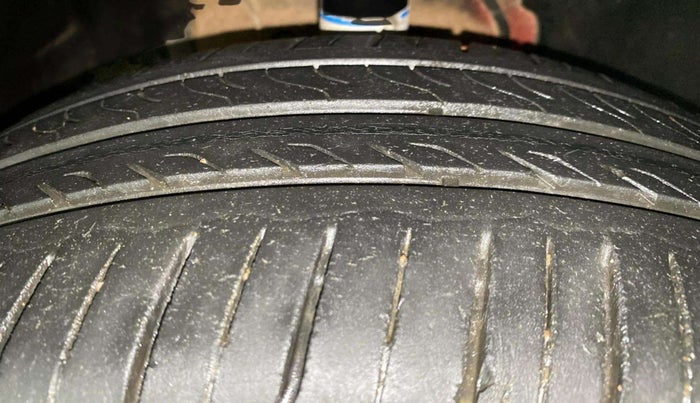 2023 Tata ALTROZ XZ PETROL, Petrol, Manual, 26,621 km, Right Front Tyre Tread