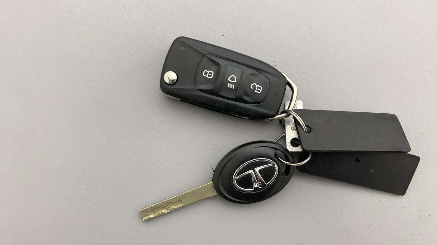 2020 Tata Tiago XZA PLUS PETROL, Petrol, Automatic, 37,398 km, Key Close Up