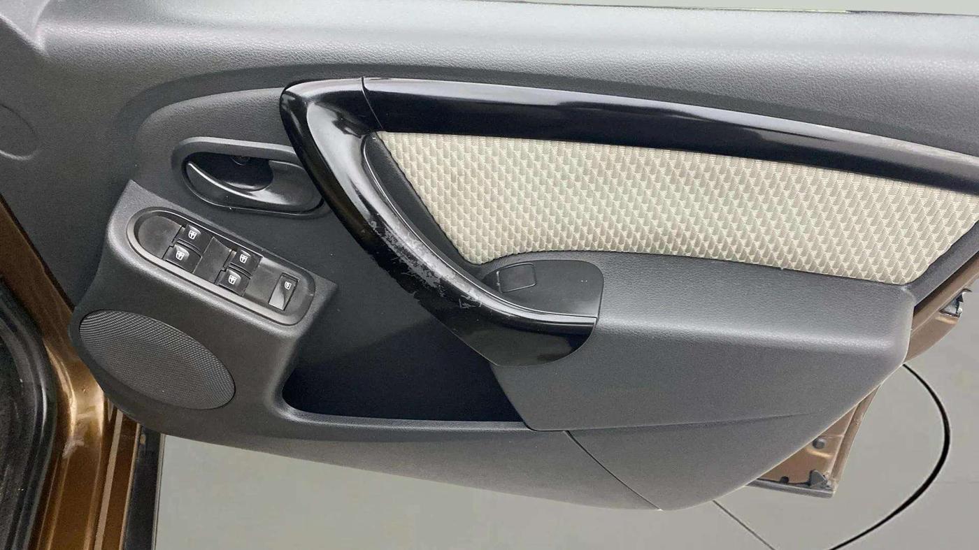 2015 Renault Duster 85 PS RXL DIESEL, Diesel, Manual, 58,591 km, Driver Side Door Panels Control