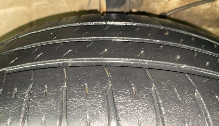 2020 Maruti Ertiga VXI SHVS, Petrol, Manual, 28,760 km, Right Front Tyre Tread