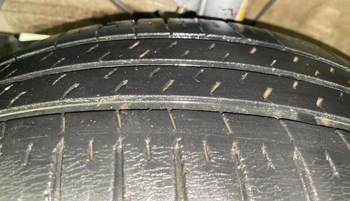 2020 Maruti Ertiga VXI SHVS, Petrol, Manual, 28,760 km, Left Front Tyre Tread