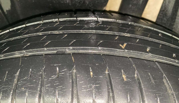 2020 Maruti Ertiga VXI SHVS, Petrol, Manual, 28,760 km, Left Rear Tyre Tread