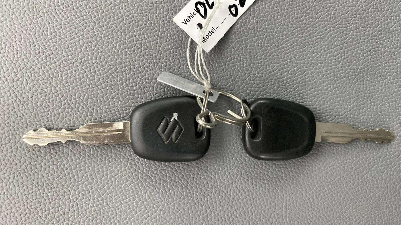 2020 Maruti Swift LXI, Petrol, Manual, 66,782 km, Key Close Up