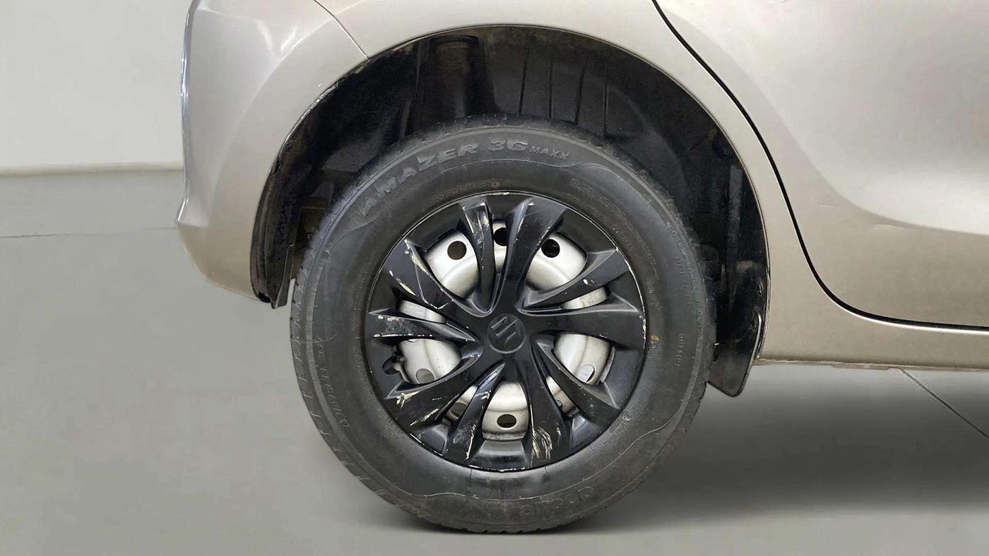 2020 Maruti Swift LXI, Petrol, Manual, 66,782 km, Right Rear Wheel