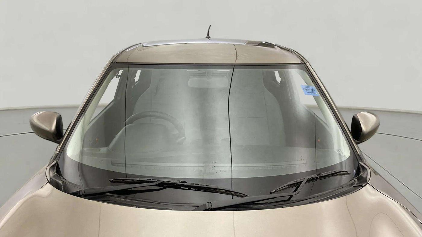2020 Maruti Swift LXI, Petrol, Manual, 66,782 km, Front Windshield