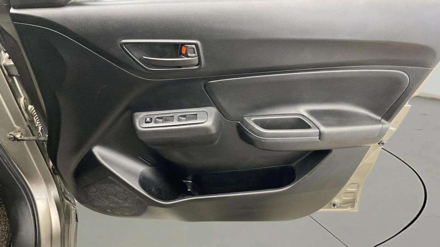 2020 Maruti Swift LXI, Petrol, Manual, 66,782 km, Driver Side Door Panels Control