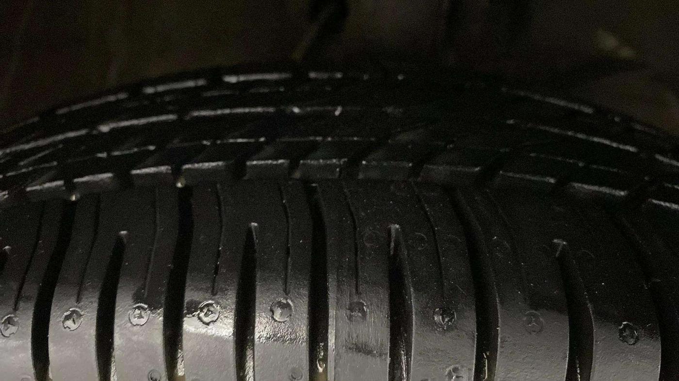 2020 Maruti Swift LXI, Petrol, Manual, 66,782 km, Right Front Tyre Tread