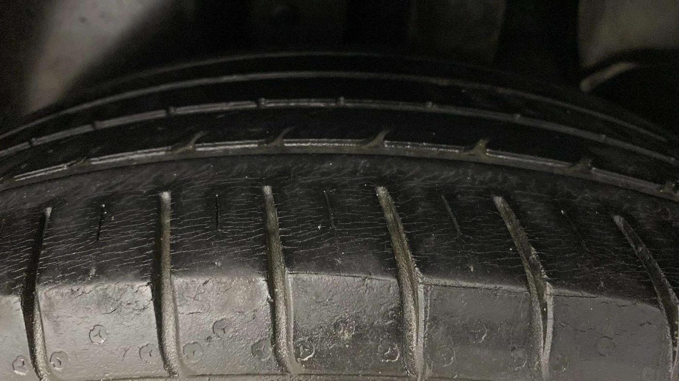 2016 Hyundai Creta SX PLUS 1.6 PETROL, Petrol, Manual, 49,301 km, Left Rear Tyre Tread