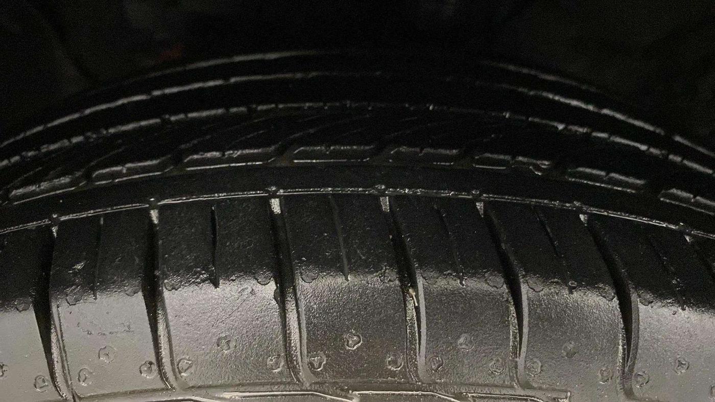 2016 Hyundai Creta SX PLUS 1.6 PETROL, Petrol, Manual, 49,301 km, Left Front Tyre Tread