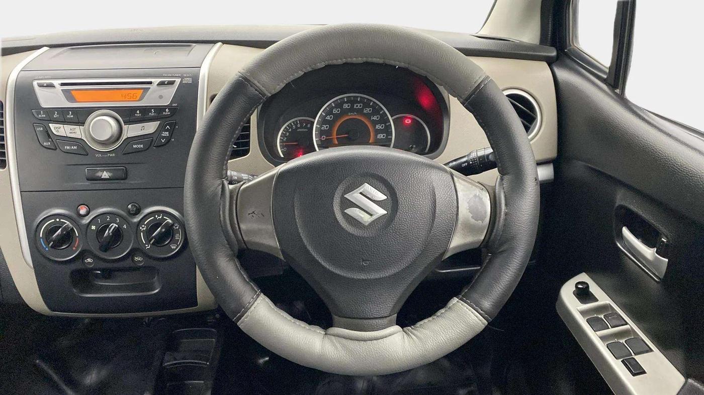 2015 Maruti Wagon R 1.0 VXI, Petrol, Manual, 87,417 km, Steering Wheel Close Up