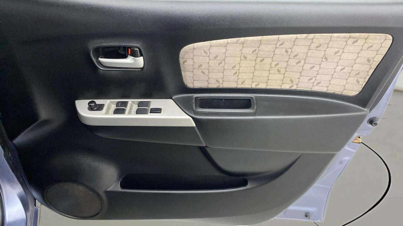 2015 Maruti Wagon R 1.0 VXI, Petrol, Manual, 87,417 km, Driver Side Door Panels Control