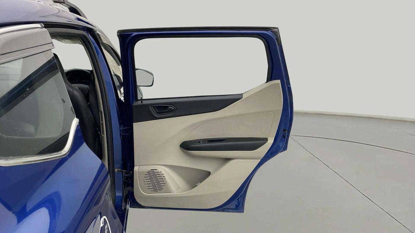2022 Renault TRIBER RXT, Petrol, Manual, 9,563 km, RHS Rear Door
